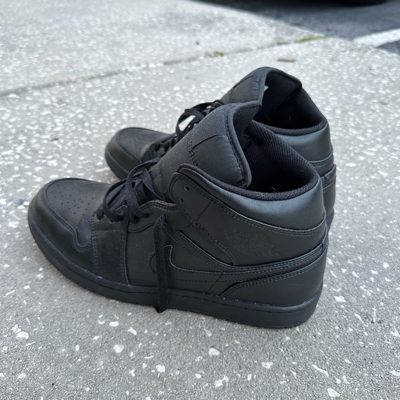 Nike Air Jordan 1 Mid Black Size 11.5 Men’s - Picture 2 of 5